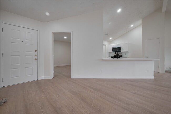 Building Photo - 16250 Rancho Blanco Dr