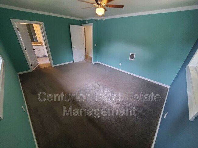 Building Photo - 1036 Queen City Blvd