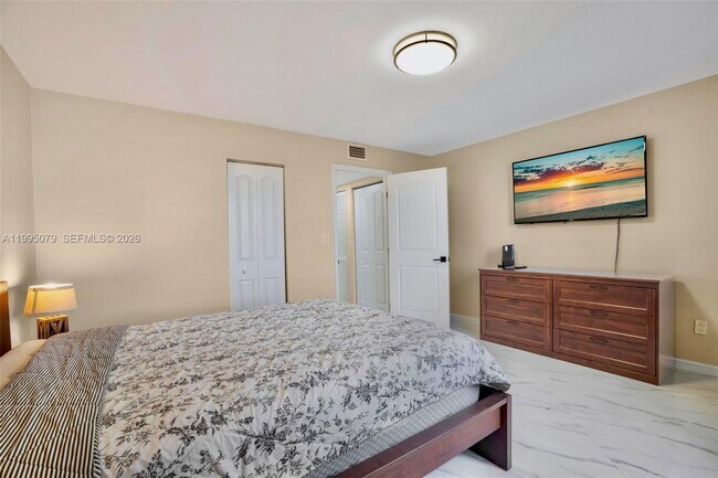 Building Photo - 605 Ives Dairy Rd