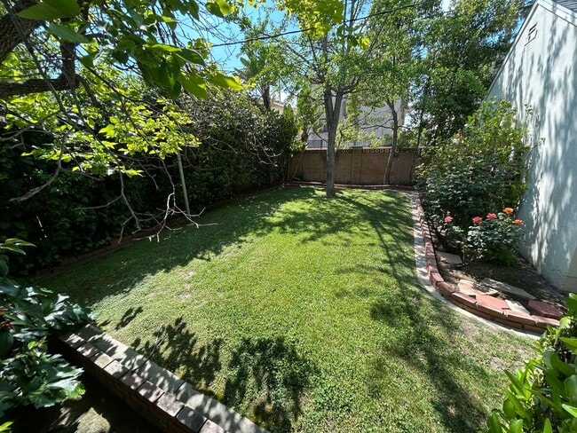 Building Photo - Rare Nostalgic Vintage 2Bedroom Home