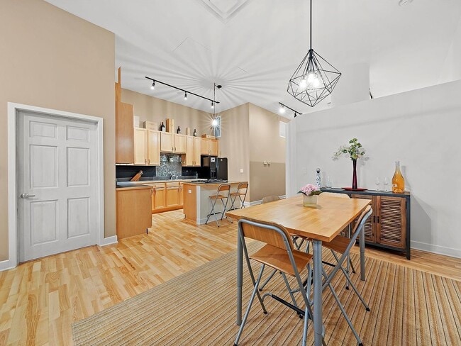 Building Photo - 211 E Ohio St