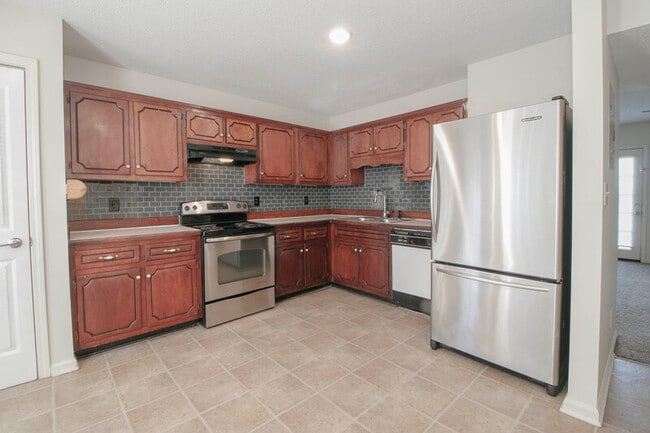 Building Photo - 2000 Tynewood Dr