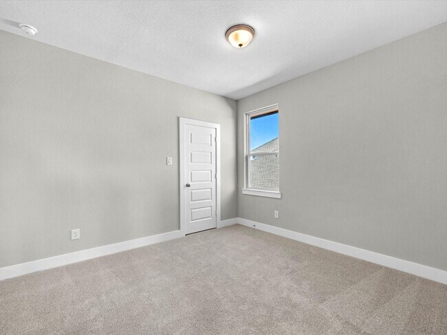 Building Photo - 10715 Verdant Hl