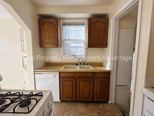 Building Photo - Ferndale Charm Close to Everything - Bay W...
