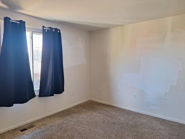 Building Photo - Charming Chesterfield Townhouse