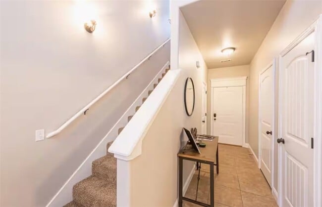 Building Photo - 1123 S Tottenham Ct