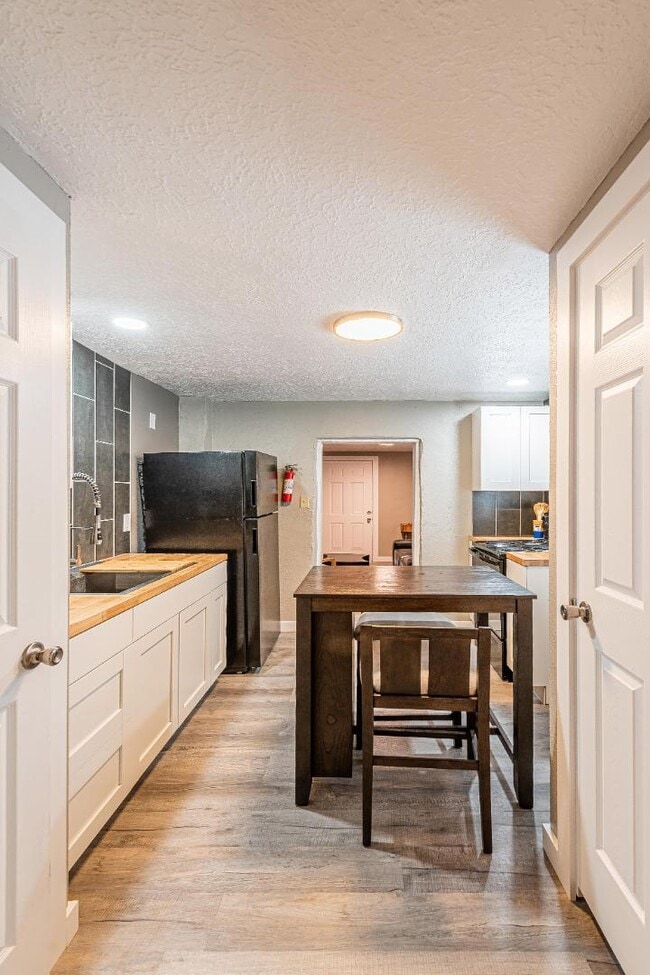 Building Photo - 704 Pacific Ave SW