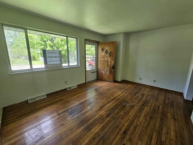 Building Photo - 2 Bedroom 1 Bath Duplex Kent Ohio 44240