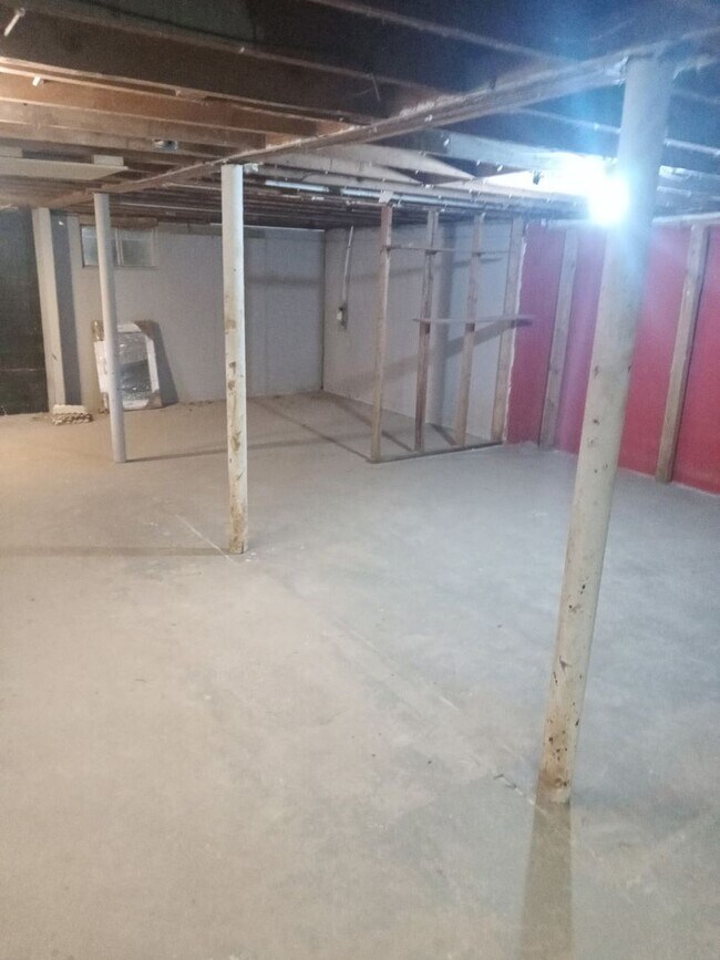 Building Photo - Beautiful Home in Swannanoa available now!