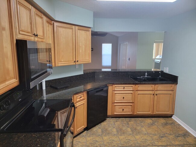 Building Photo - Beautiful 3/2/2 Pool Home in Beverly Hills!!!
