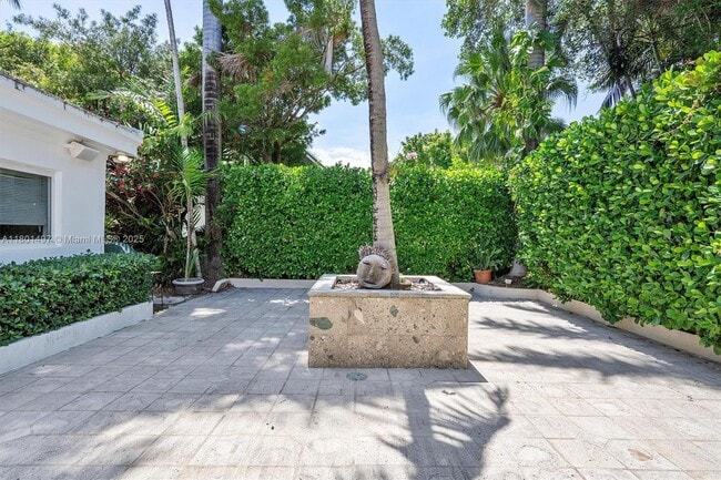 Building Photo - 9200 N Bayshore Dr
