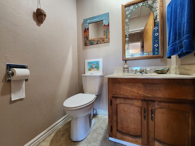 Building Photo - 3 Bedroom Country Home