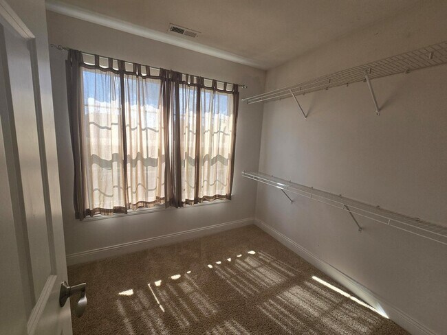 Building Photo - 10091 Pearwood Dr