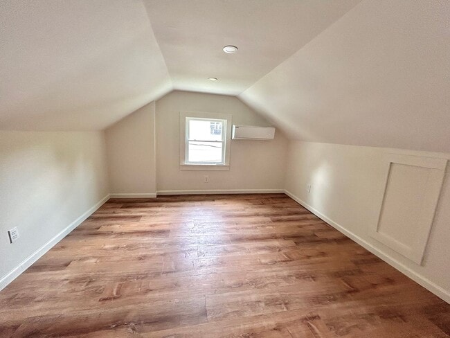 Building Photo - Newly remodeled 3 bedroom, 2 bath home for...