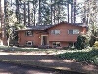 Building Photo - 4 Bedroom 3 Bathroom South Hills home Near...
