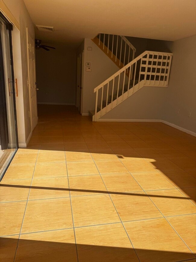 Building Photo - 417 4th Ln