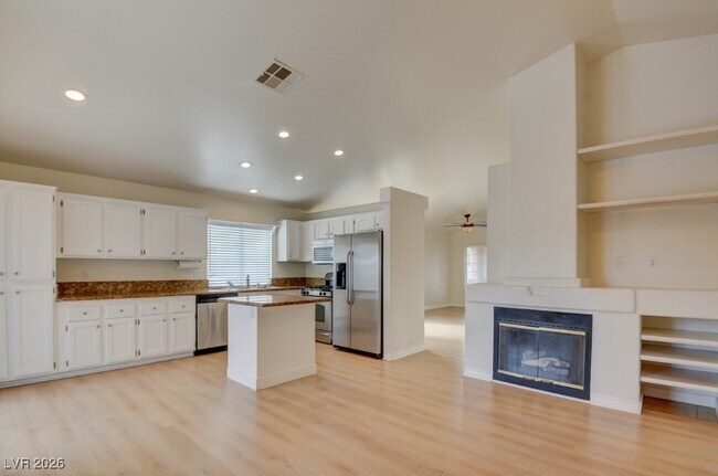 Building Photo - 2300 Steinke Ln