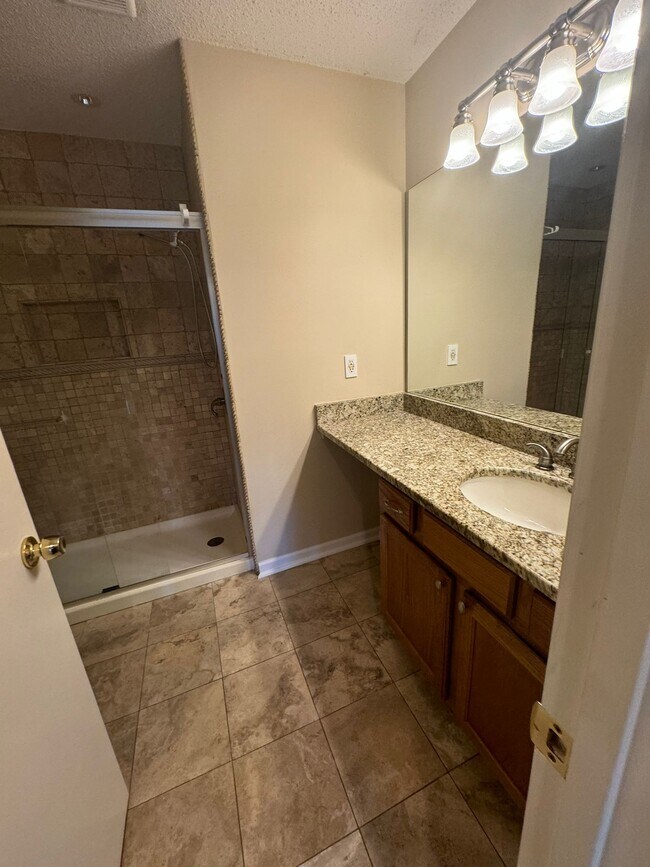 Building Photo - 7024 Somerset Cir