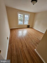 Building Photo - 324 Mary St