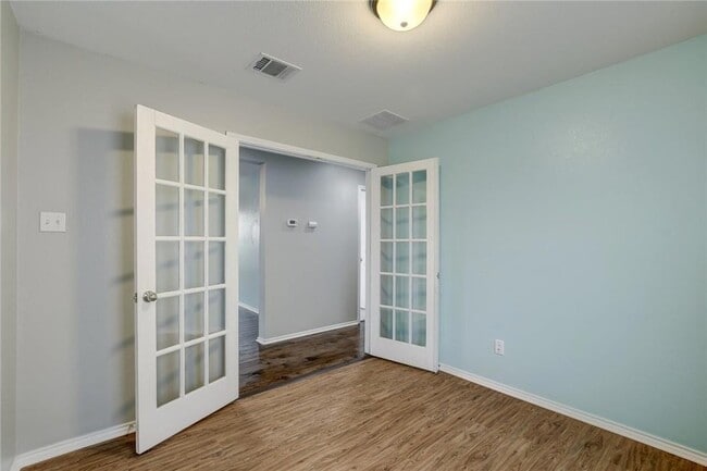 Building Photo - 261 New Bridge Dr