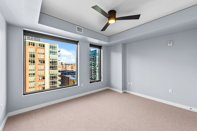 Building Photo - Gorgeous Two Bedroom Condo in The Coloradan!