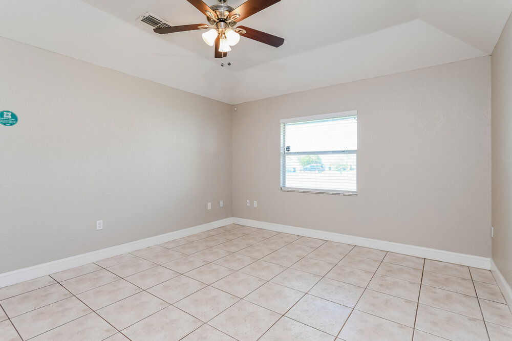 Building Photo - 264 Daisy Estates Dr