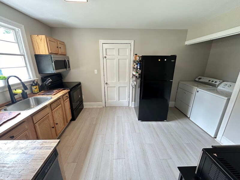 Building Photo - 1102 Rumar St