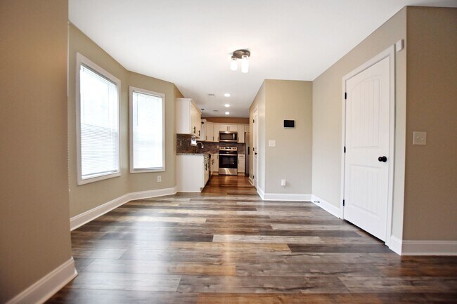 Building Photo - Pet Friendly Four Bedroom!