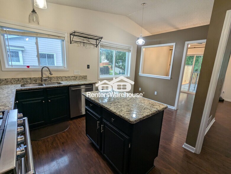 Building Photo - 1120 Westbury Cir