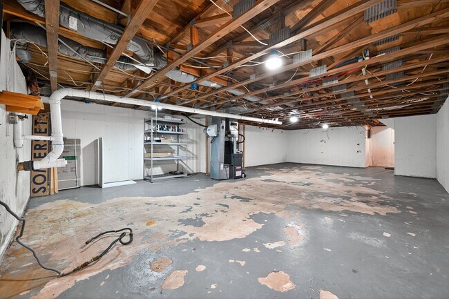 Building Photo - Beautiful 2 Bedroom, 1 Bathroom Condo In W...