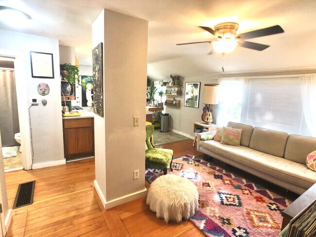 Building Photo - 1817 Spohn Ave