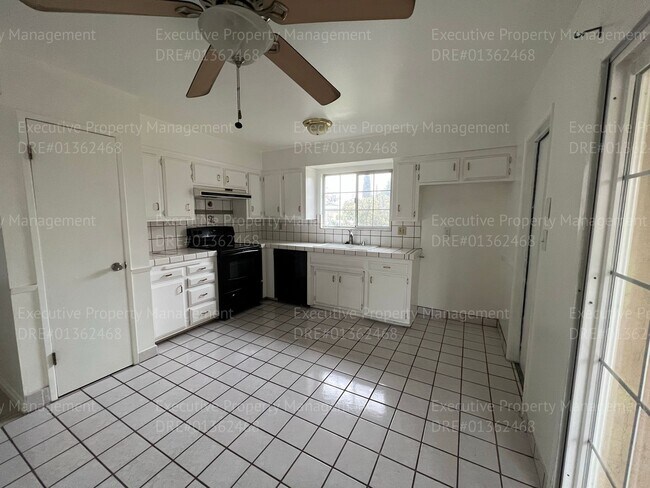 Building Photo - 3 bedroom/ 2 bathroom home located near New Stine Rd/ Wilson Rd