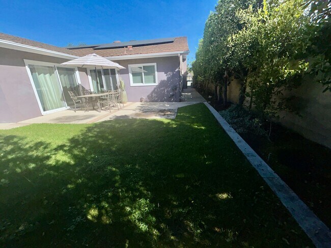 Building Photo - Beautiful Fully Furnished 4Bed/2Bath Home for Rent