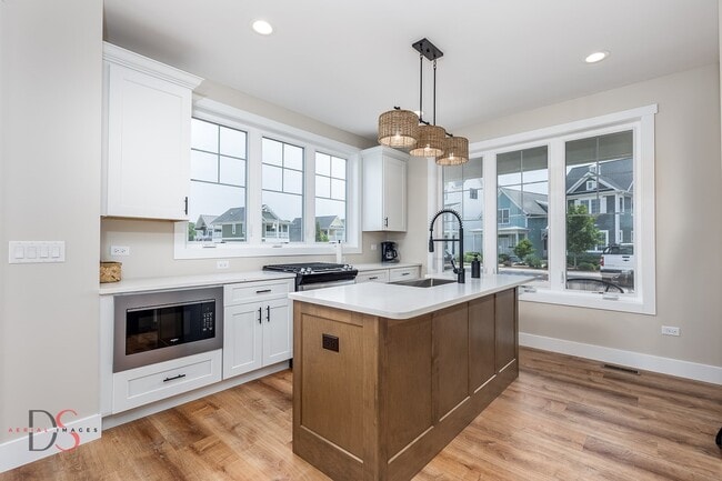 Building Photo - 208 Leeward Way