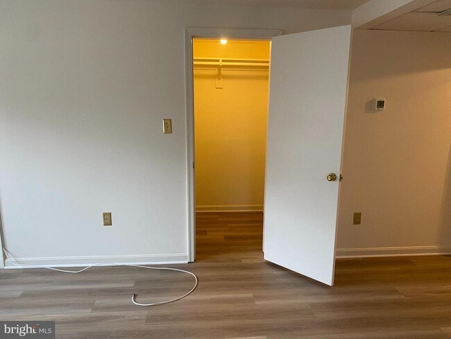 Building Photo - 1816 Queens Ln