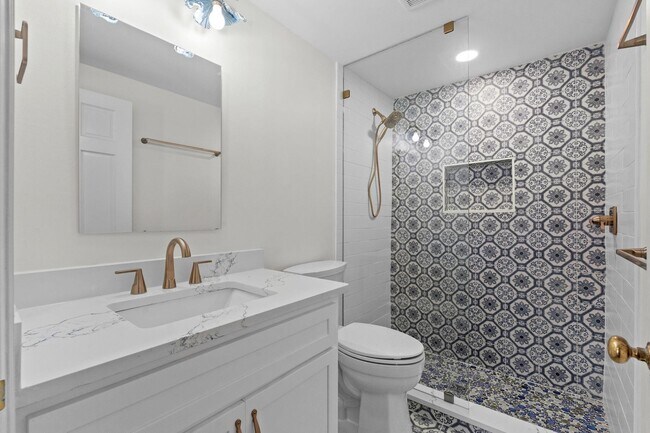 Building Photo - 5704 Woodside Ave