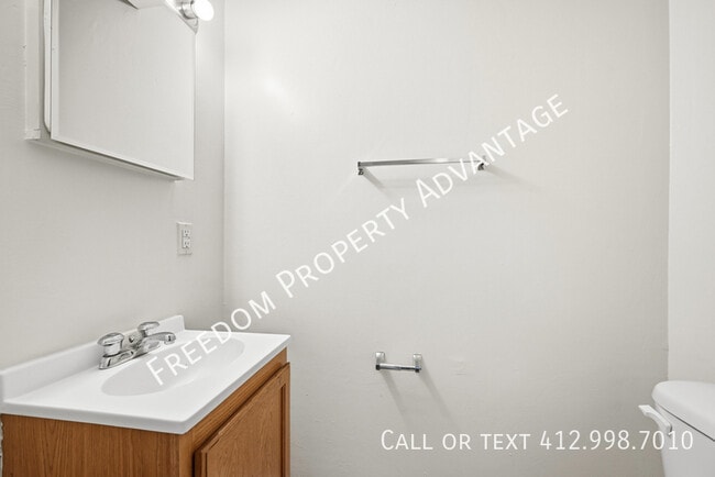 Building Photo - 2540 Park Hill Dr