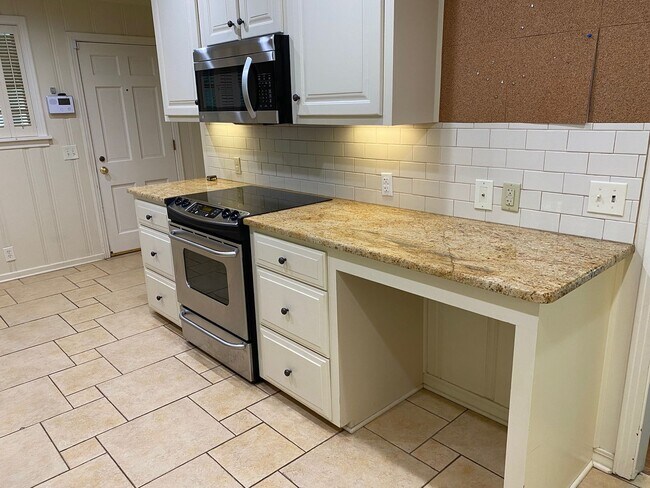 Building Photo - Beautiful 3/2 in South Highlands