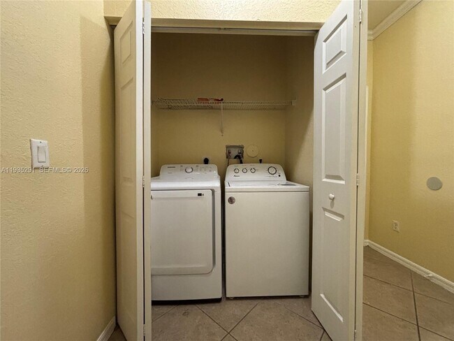 Building Photo - 9053 Plymouth Pl