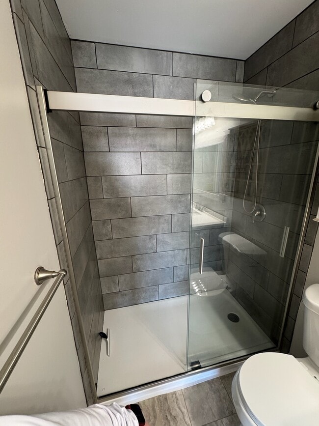 Building Photo - 8811 Woodridge Dr