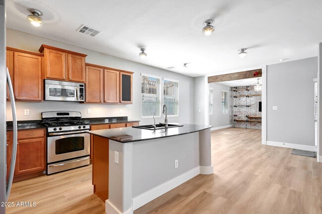 Building Photo - 21134 W Green St