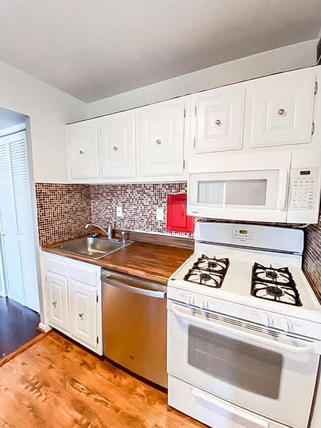 Building Photo - Beautiful 1 Bed 1 Bath Condo In Pavilion On The Park High-Rise Building In Alexandria City