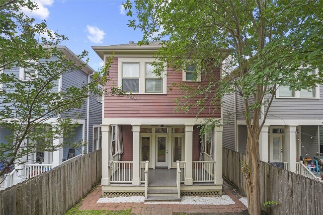 Building Photo - 632 W 17th St