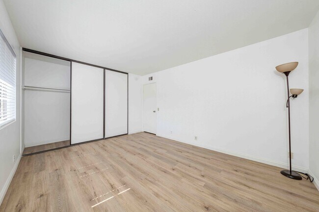Building Photo - 36 Greenbough