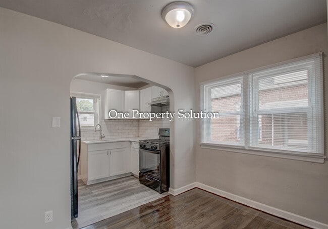 Building Photo - 4656 Pierce St