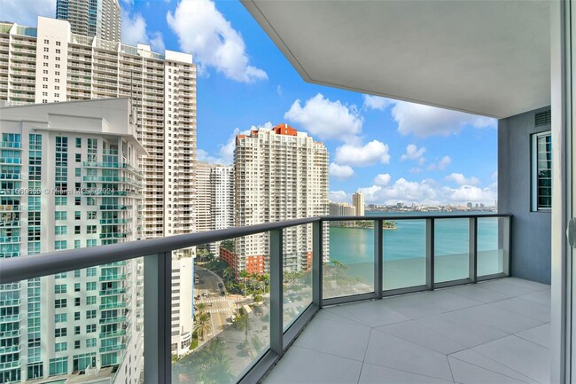 Building Photo - 1300 Brickell Bay Dr