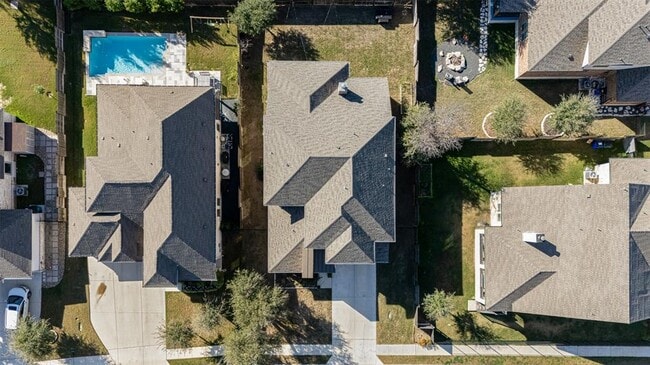 Building Photo - 3203 Scenic Valley Dr