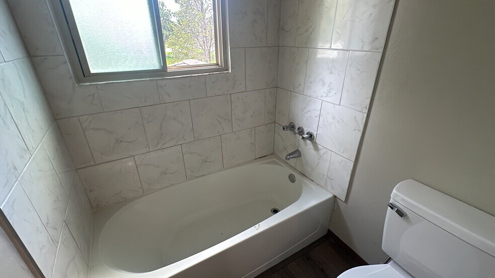 Building Photo - 1210 Iowa Ave