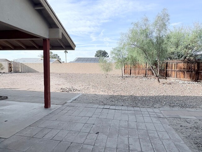 Primary Photo - 3 bed/2 bath w/ large backyard