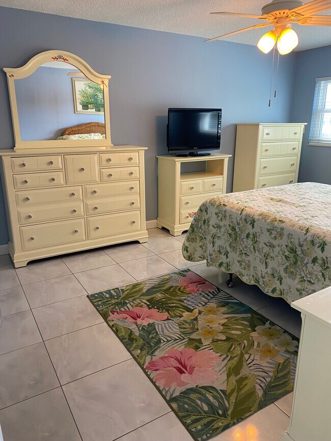 Building Photo - 5555 Gulf Blvd